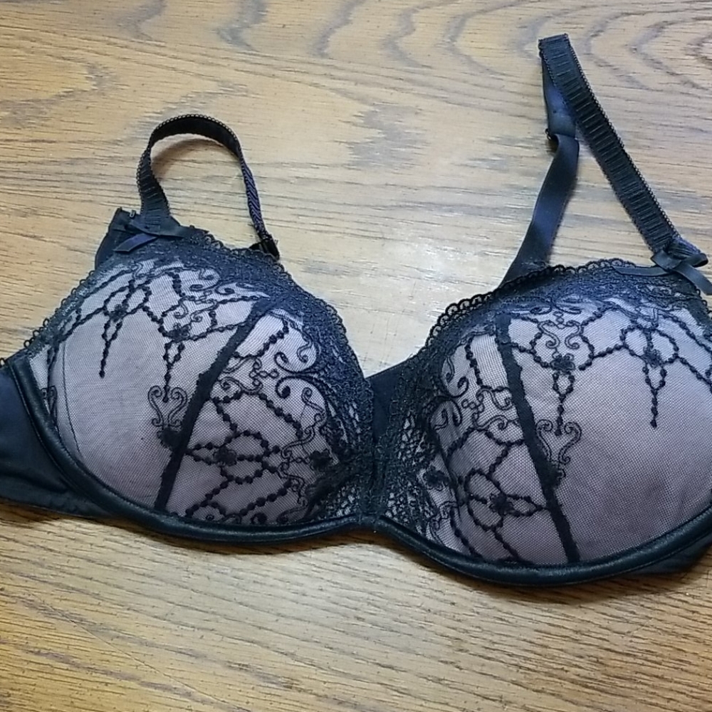 Black lace bra